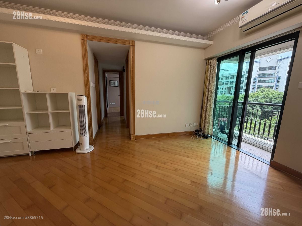 living room: Beneville Rental 3 Bedrooms , 2 Bathrooms 614 ft²