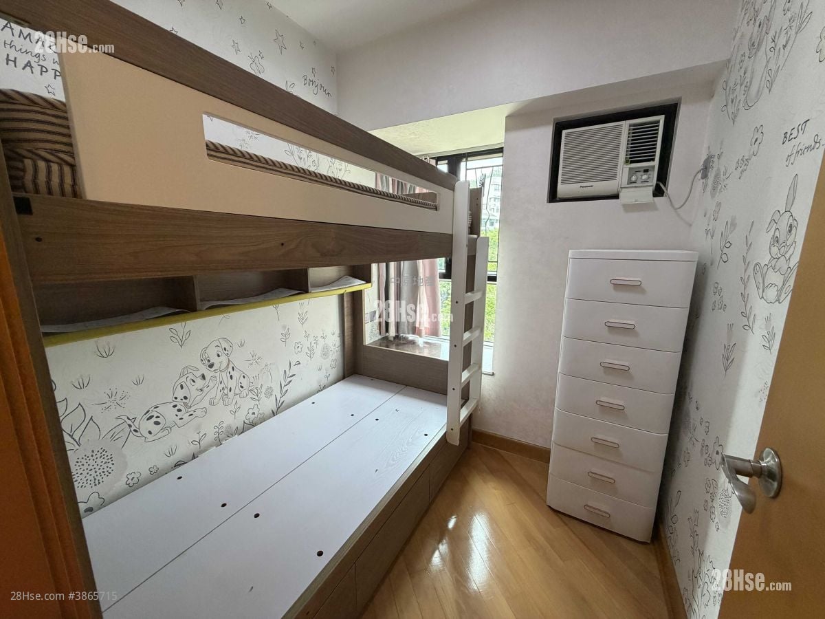 bedroom 2: Beneville Rental 3 Bedrooms , 2 Bathrooms 614 ft²
