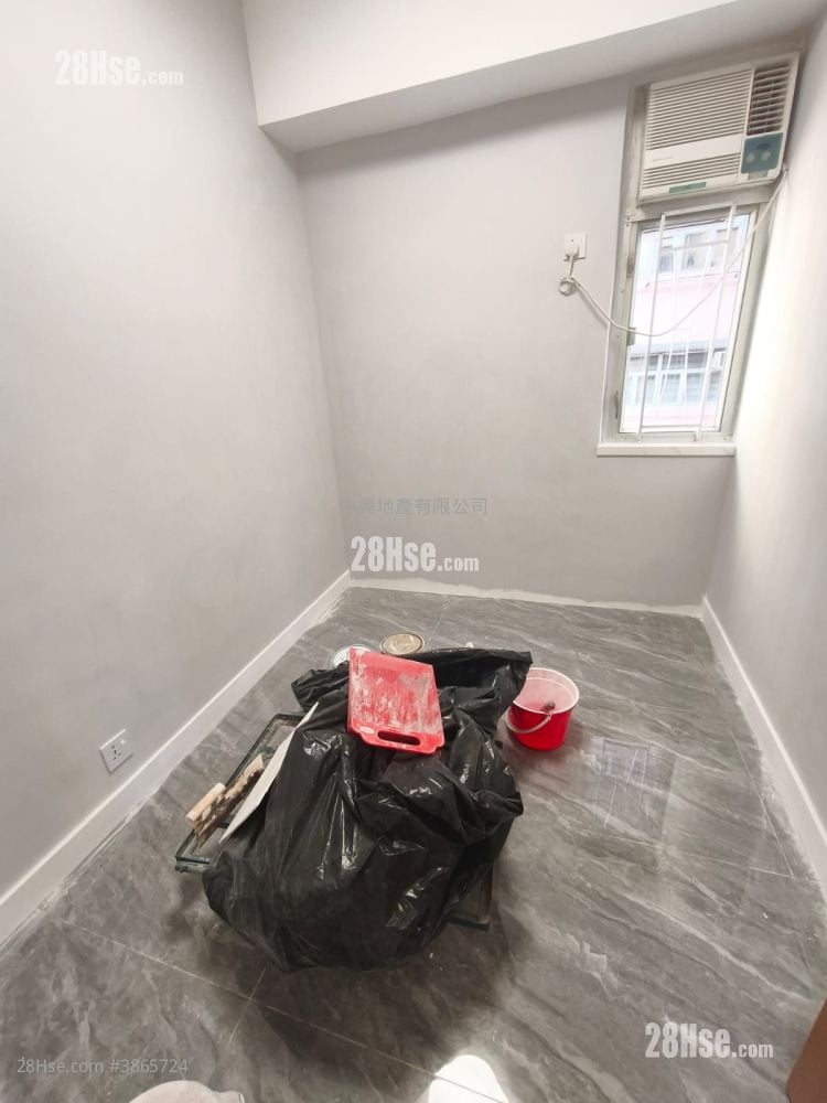 Ka Woo Building Sell 3 Bedrooms , 1 Bathroom 473 ft²