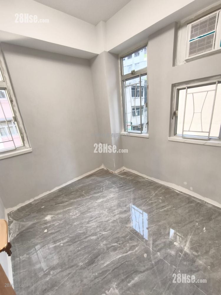 Ka Woo Building Sell 3 Bedrooms , 1 Bathroom 473 ft²