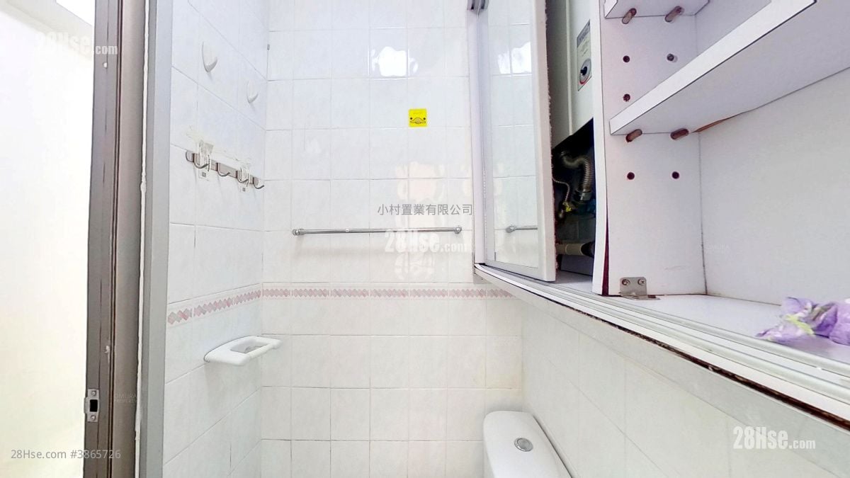 bathroom: Elegance Court Rental Studio , 1 Bathroom 220 ft²