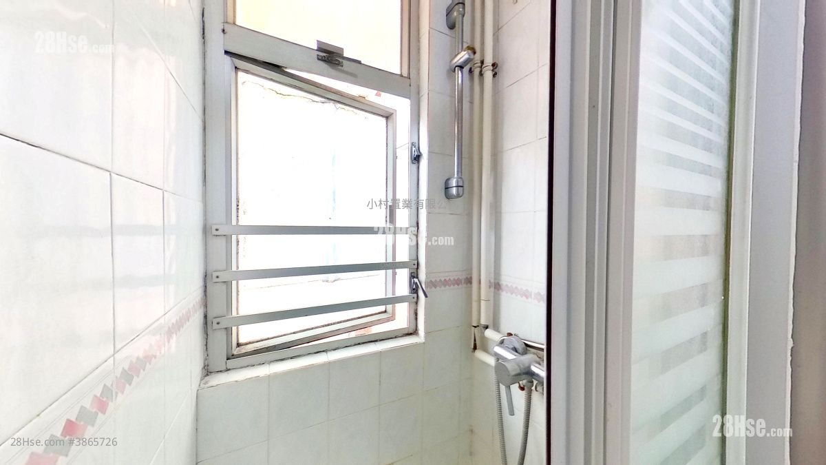 bathroom: Elegance Court Rental Studio , 1 Bathroom 220 ft²