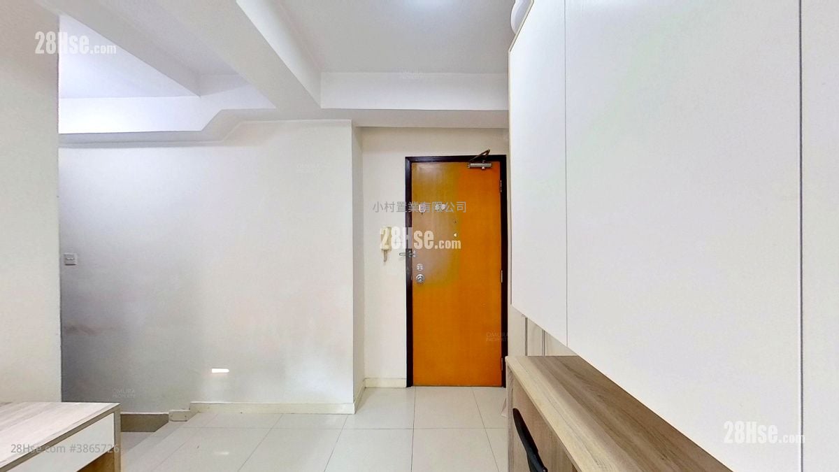 living room: Elegance Court Rental Studio , 1 Bathroom 220 ft²