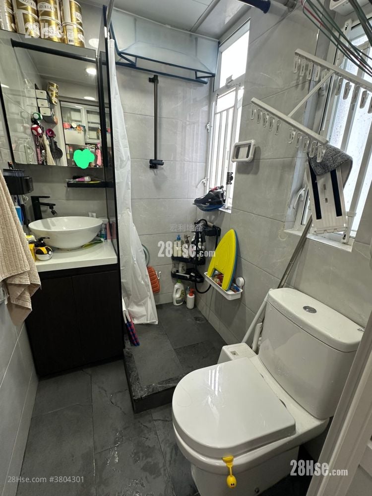 Yen Lok Building Sell 2 Bedrooms , 1 Bathroom 290 ft²