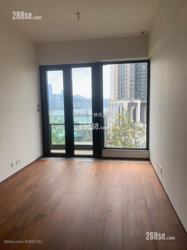 Maya Sell 3 Bedrooms , 2 Bathrooms 716 ft²