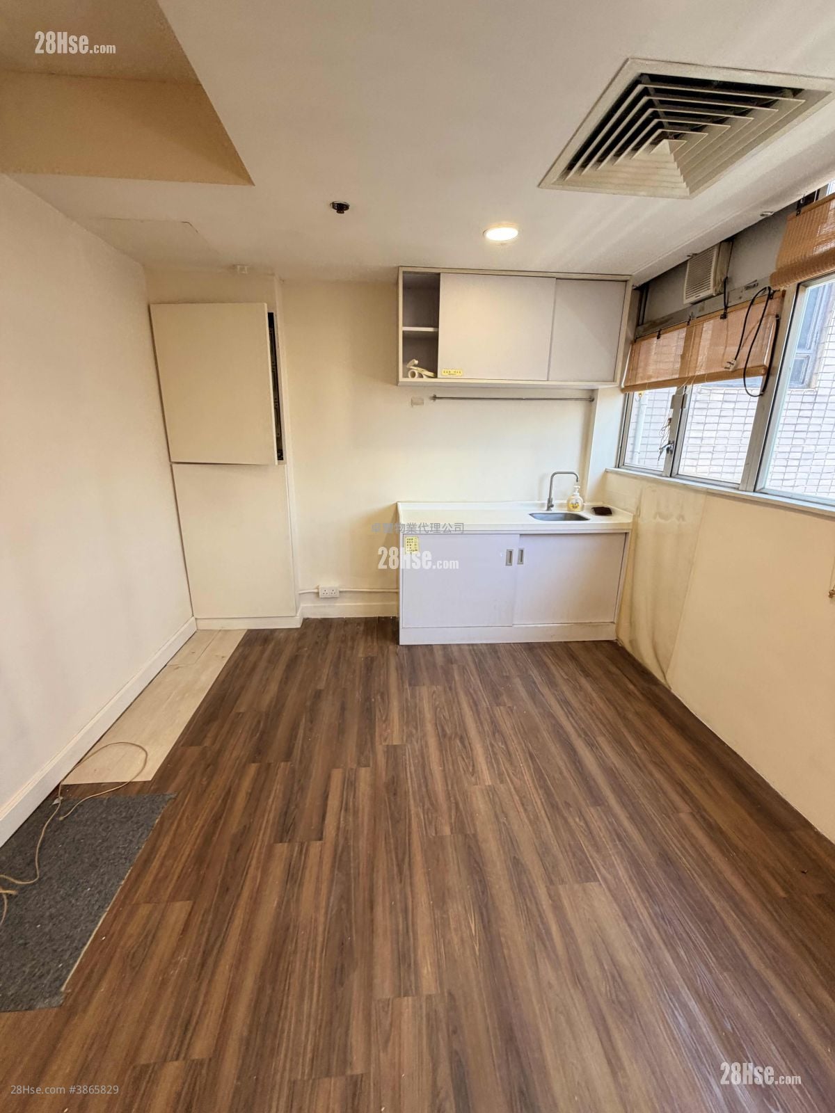 Sun Cheong Industrial Building Rental 1 Bedroom 1,050 ft²