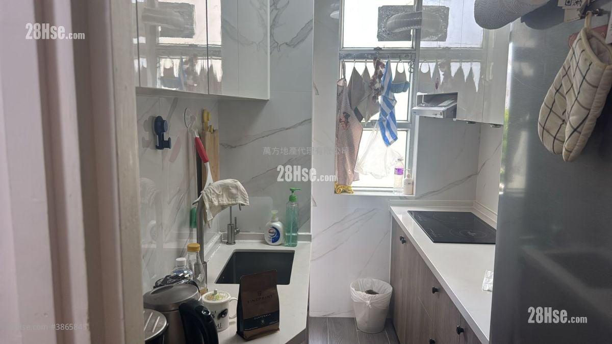 Kam On Court Sell 3 Bedrooms , 1 Bathroom 554 ft²