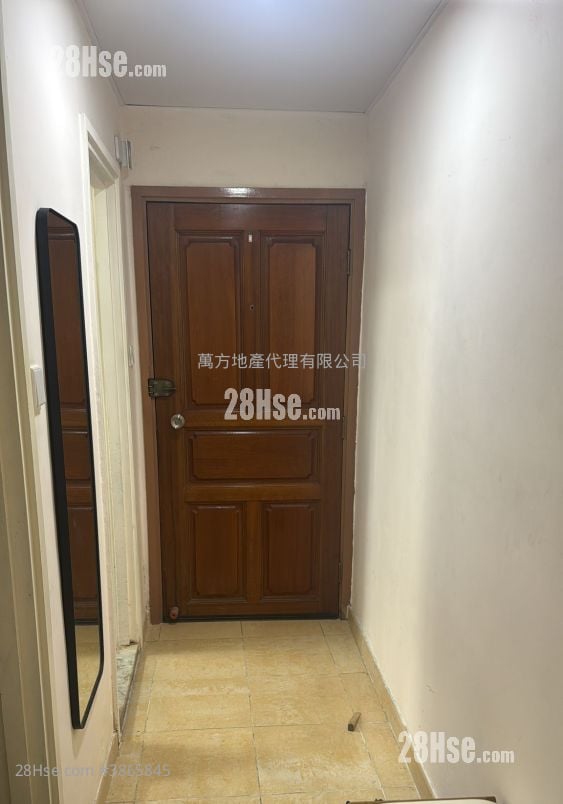Kam On Court Sell 3 Bedrooms , 1 Bathroom 554 ft²