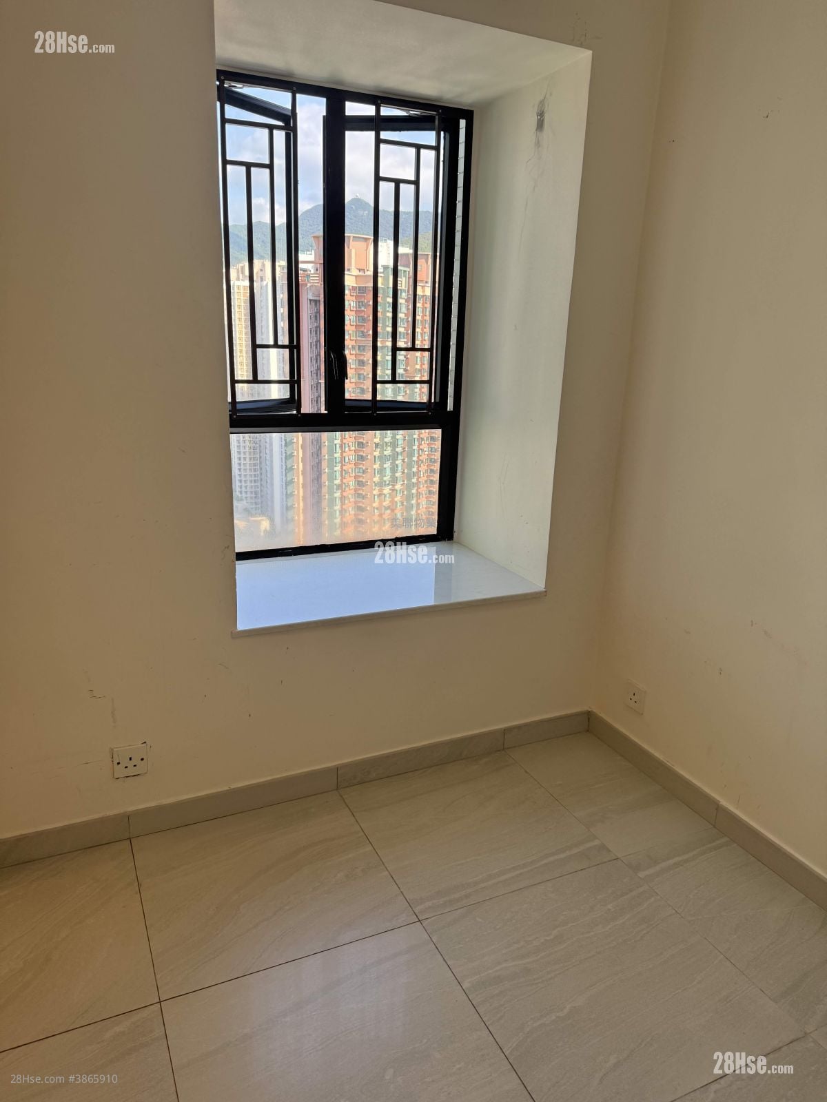 Sunshine Grove Sell 2 Bedrooms , 1 Bathroom 477 ft²