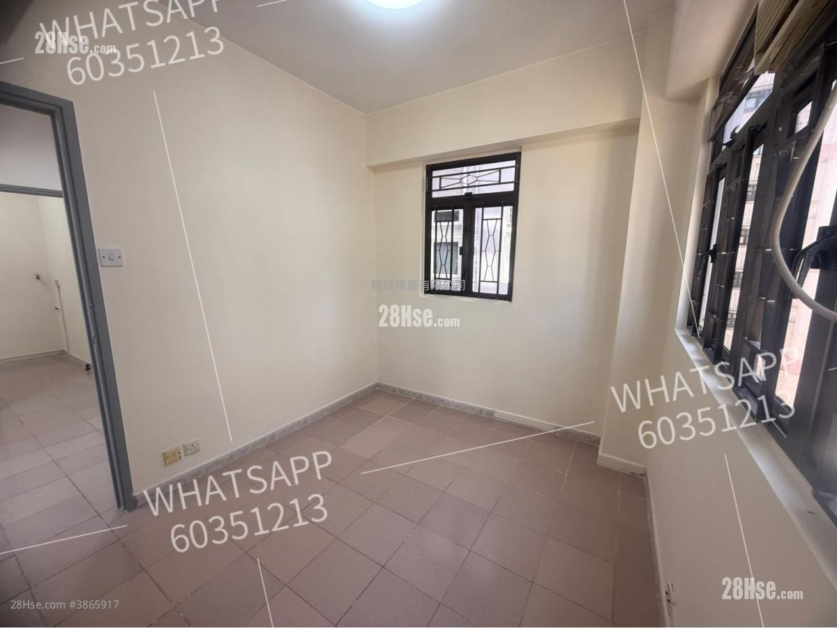 master room: Kam Wah Building Rental 3 Bedrooms , 1 Bathroom 414 ft²