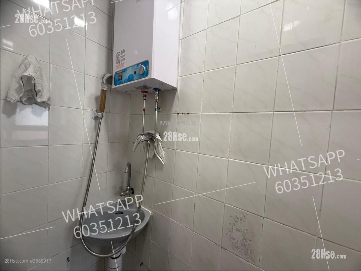 kitchen: Kam Wah Building Rental 3 Bedrooms , 1 Bathroom 414 ft²