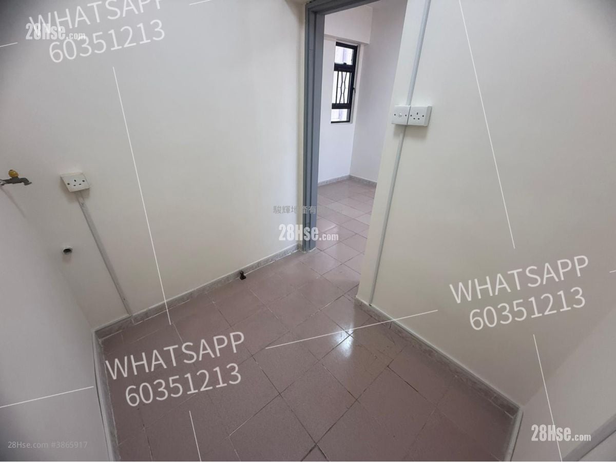 servant’s room: Kam Wah Building Rental 3 Bedrooms , 1 Bathroom 414 ft²