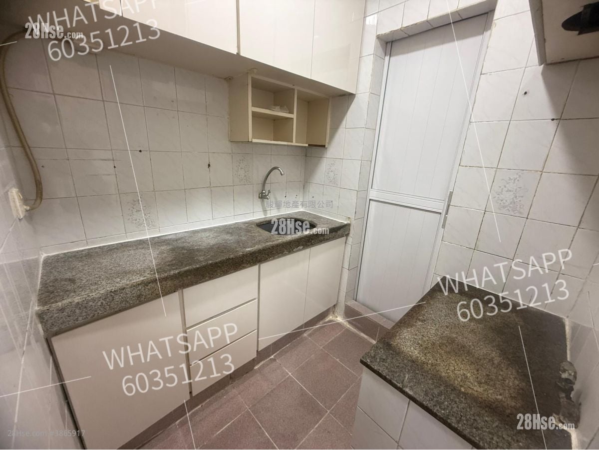 kitchen: Kam Wah Building Rental 3 Bedrooms , 1 Bathroom 414 ft²