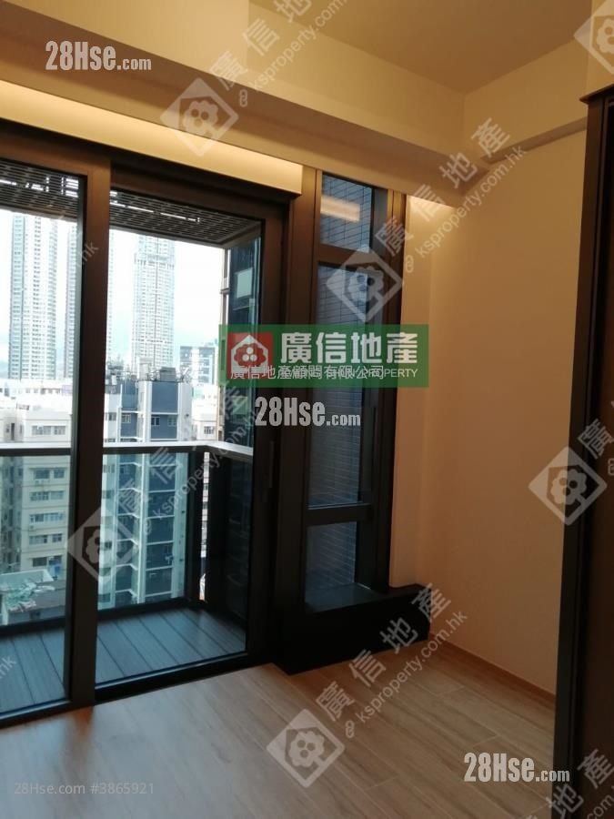Aquila Square Mile Rental Studio , 1 Bathroom 193 ft²