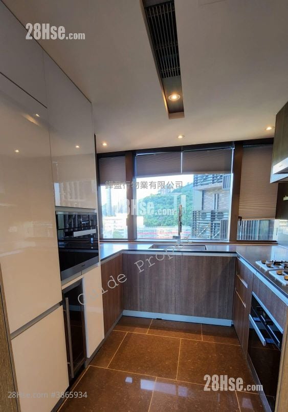 Island Garden Sell 4 Bedrooms , 3 Bathrooms 1,055 ft²