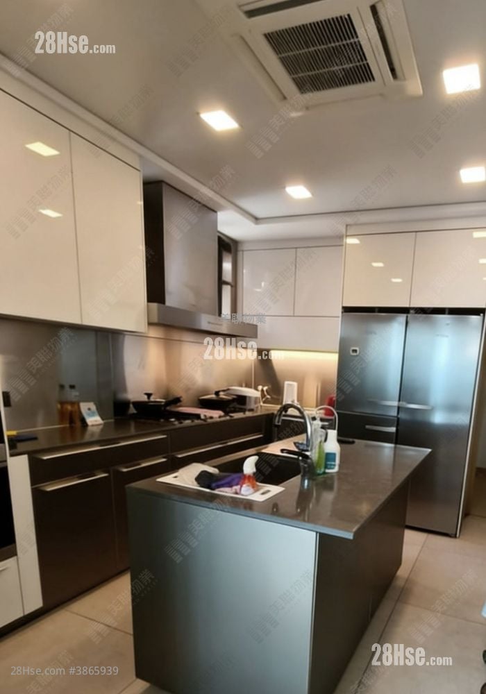kitchen: Grand Yoho Sell 5+ Bedrooms , 4 Bathrooms 2,038 ft²