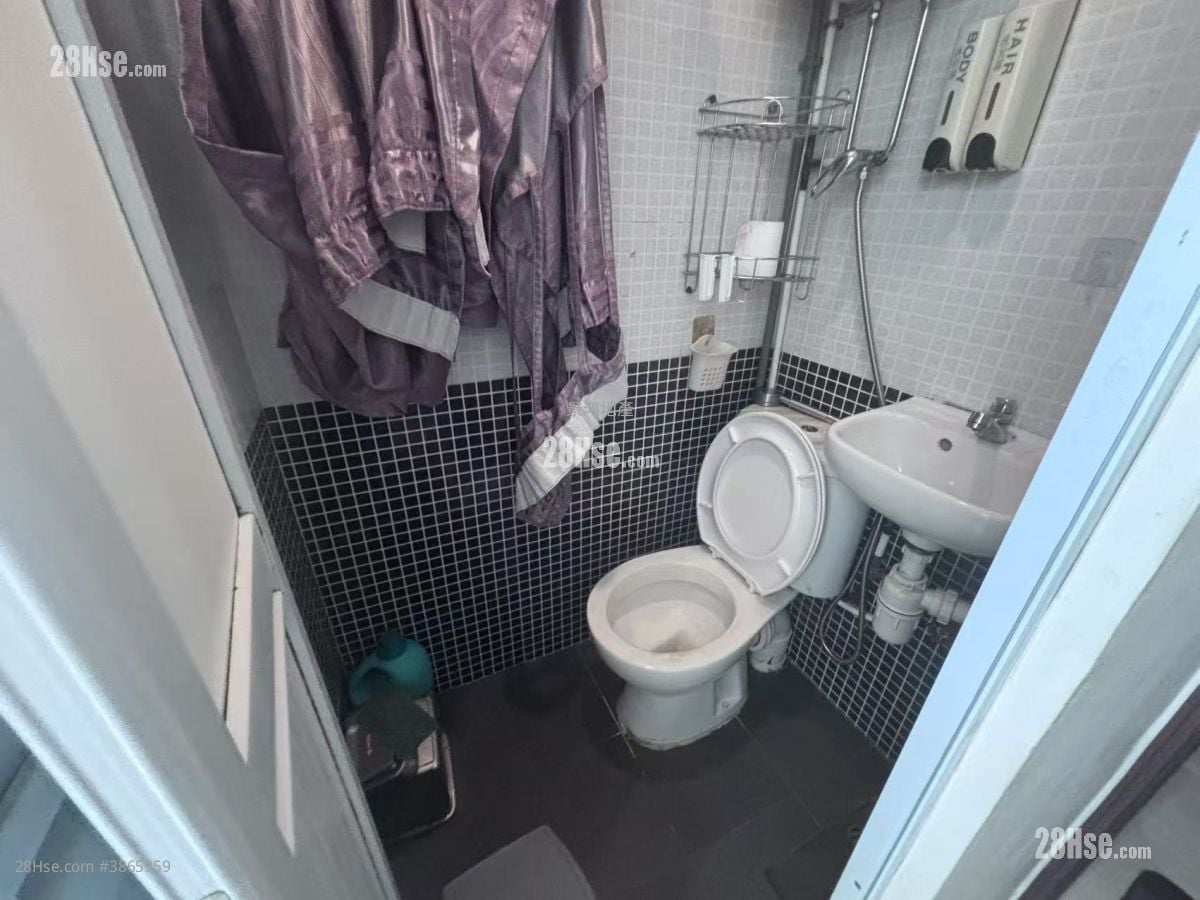 Man Fai Building Rental Studio , 1 Bathroom 120 ft²