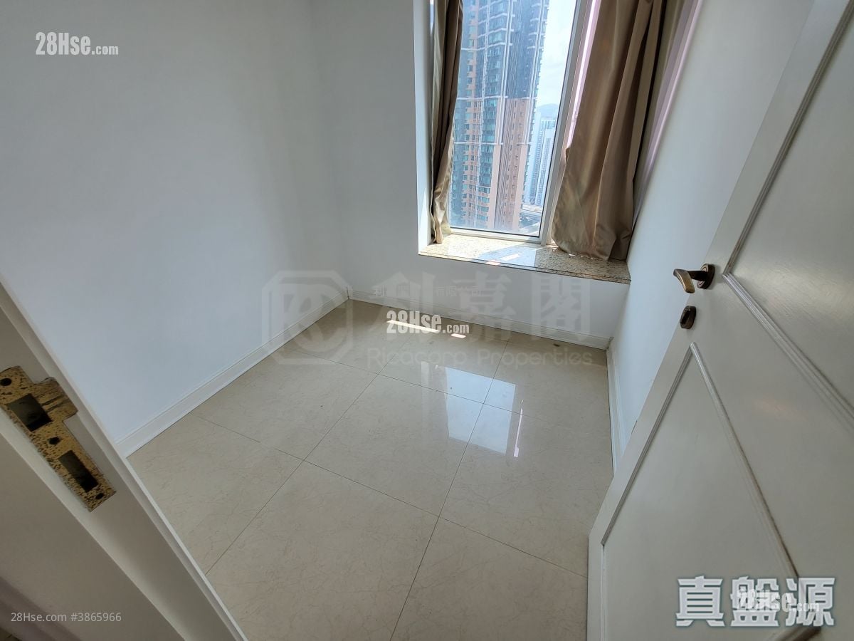 Banyan Garden Rental 2 Bedrooms , 1 Bathroom 493 ft²
