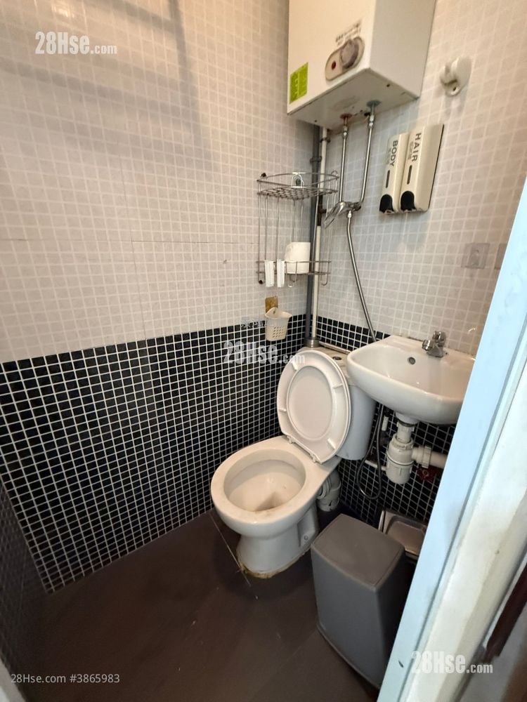 Man Fai Building Rental 1 Bathroom 160 ft²