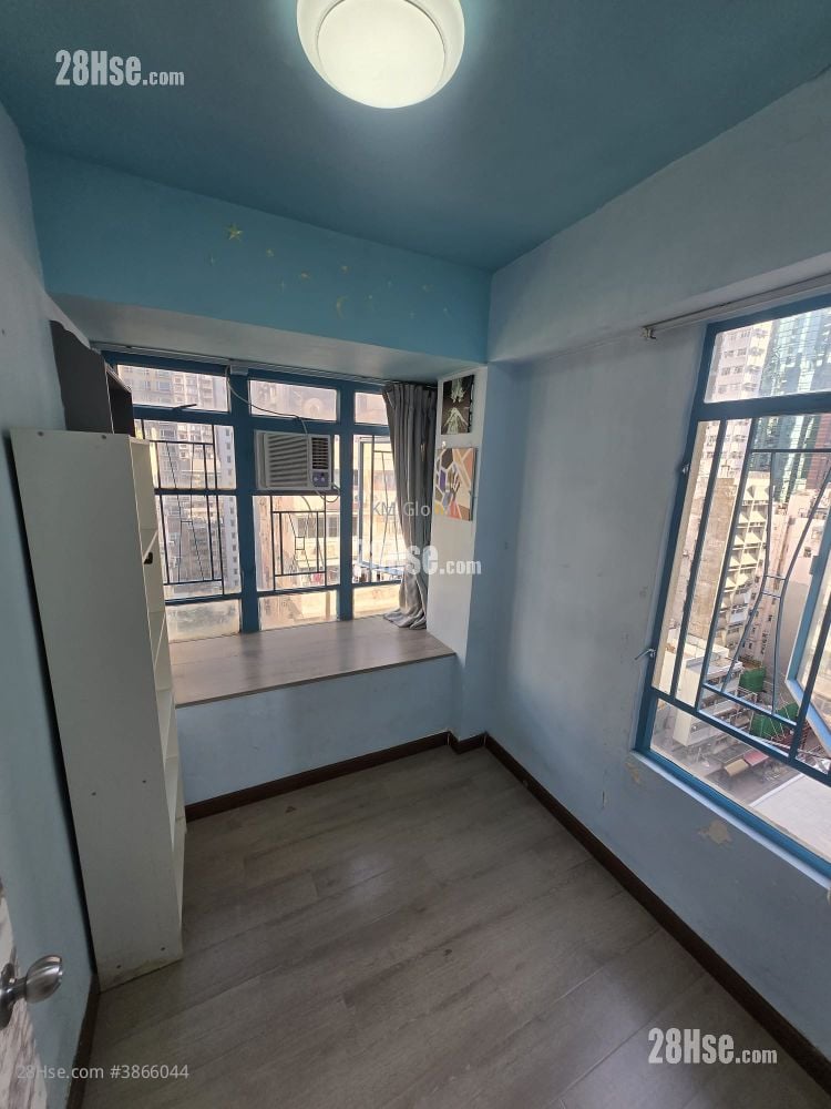 Kam Kwan Building Rental 314 ft²