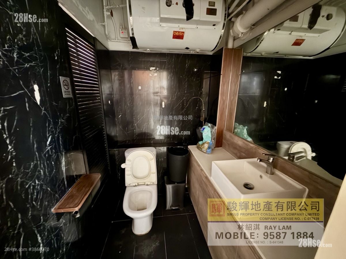 Kam Lung Commercial Centre Rental Studio , 1 Toilet
