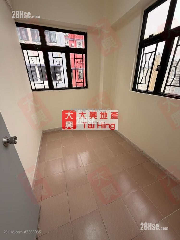 Kam Wah Building Rental 3 Bedrooms , 1 Bathroom 414 ft²