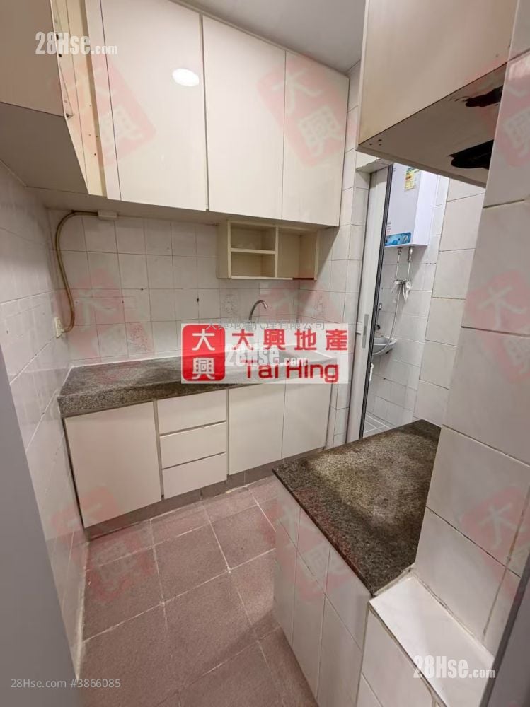 Kam Wah Building Rental 3 Bedrooms , 1 Bathroom 414 ft²
