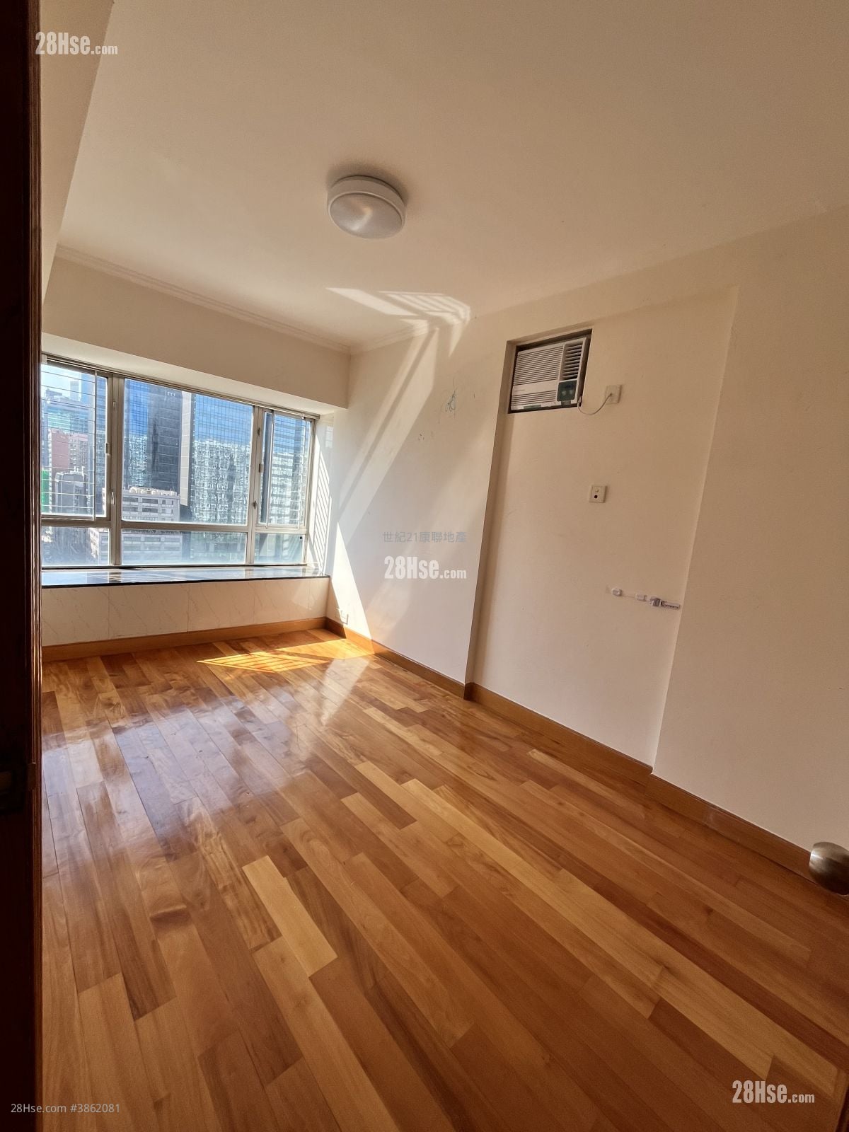 Laguna City Sell 3 Bedrooms , 2 Bathrooms 748 ft²