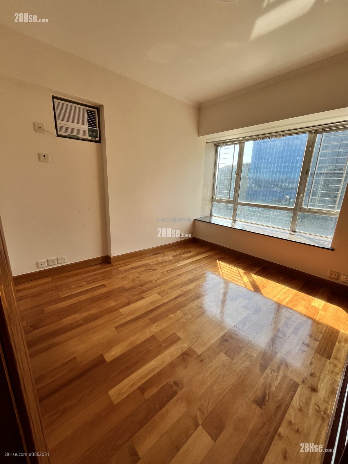 Laguna City Sell 3 Bedrooms , 2 Bathrooms 748 ft²