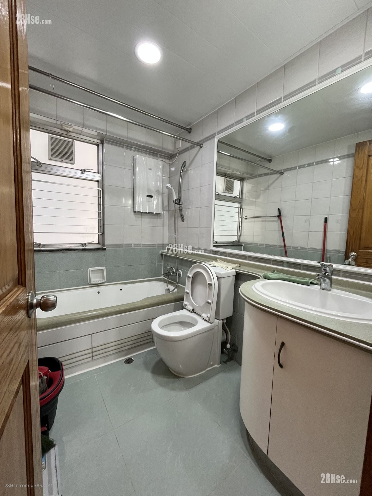 Laguna City Sell 3 Bedrooms , 2 Bathrooms 748 ft²