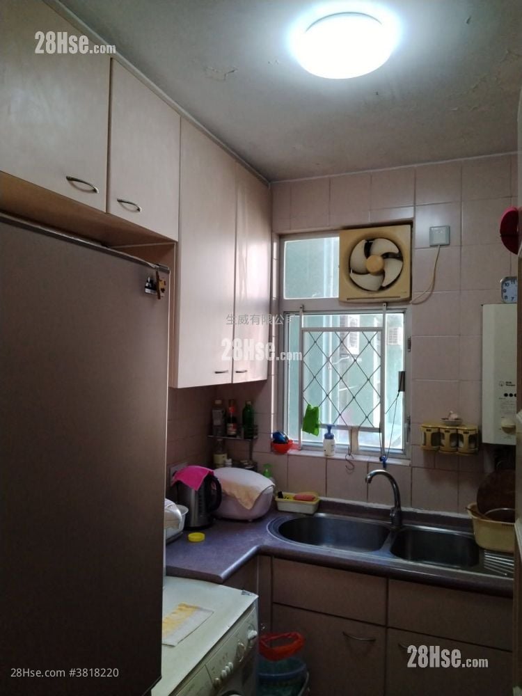 Kam Tai Court Sell 3 Bedrooms , 2 Bathrooms 650 ft²