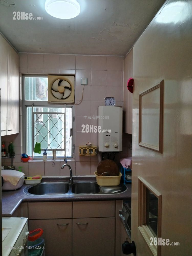 Kam Tai Court Sell 3 Bedrooms , 2 Bathrooms 650 ft²