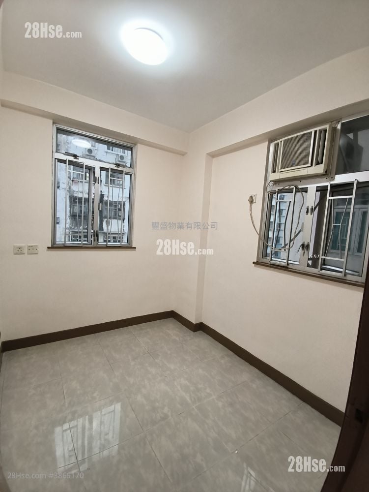 Golden Building Sell 2 Bedrooms , 1 Bathroom 347 ft²