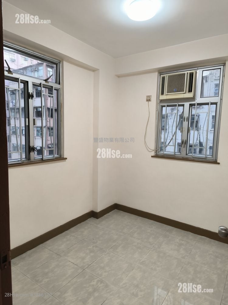 Golden Building Sell 2 Bedrooms , 1 Bathroom 347 ft²