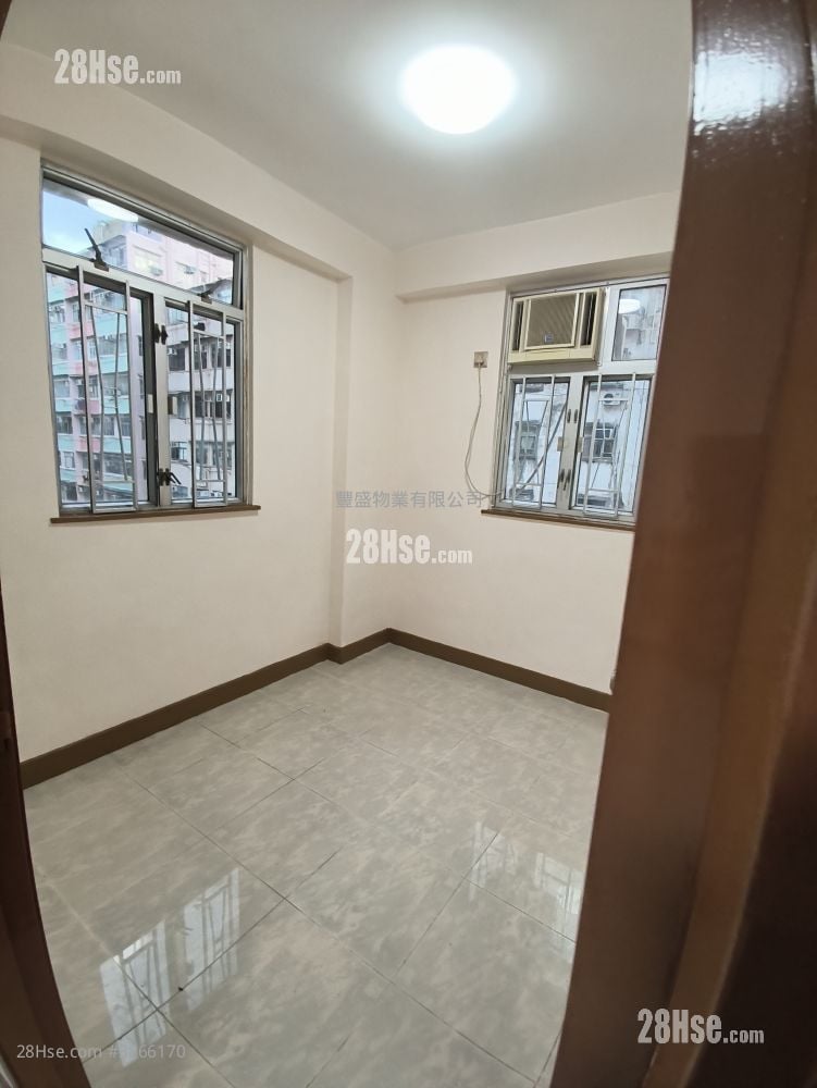 Golden Building Sell 2 Bedrooms , 1 Bathroom 347 ft²