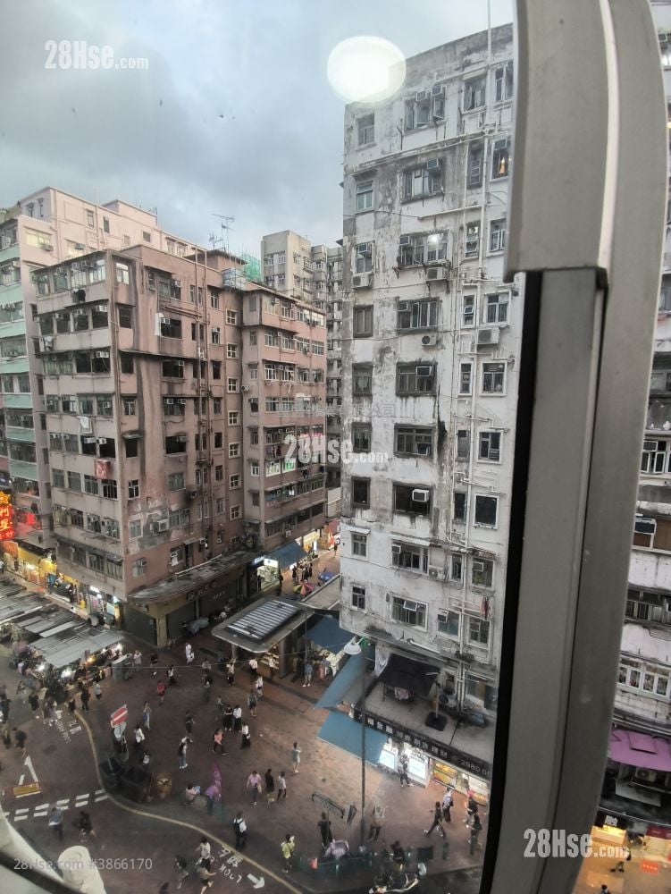 Golden Building Sell 2 Bedrooms , 1 Bathroom 347 ft²