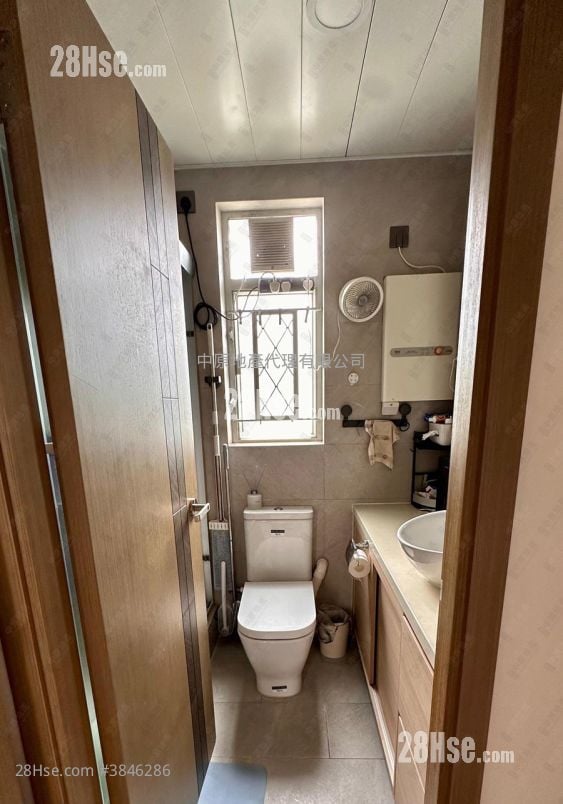 Kam Tai Court Sell 2 Bedrooms , 1 Bathroom 521 ft²
