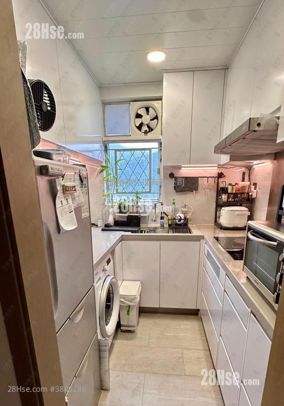 Kam Tai Court Sell 2 Bedrooms , 1 Bathroom 521 ft²