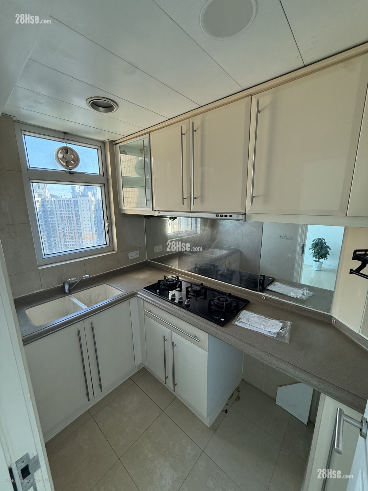 Banyan Garden Rental 2 Bedrooms , 1 Bathroom 493 ft²