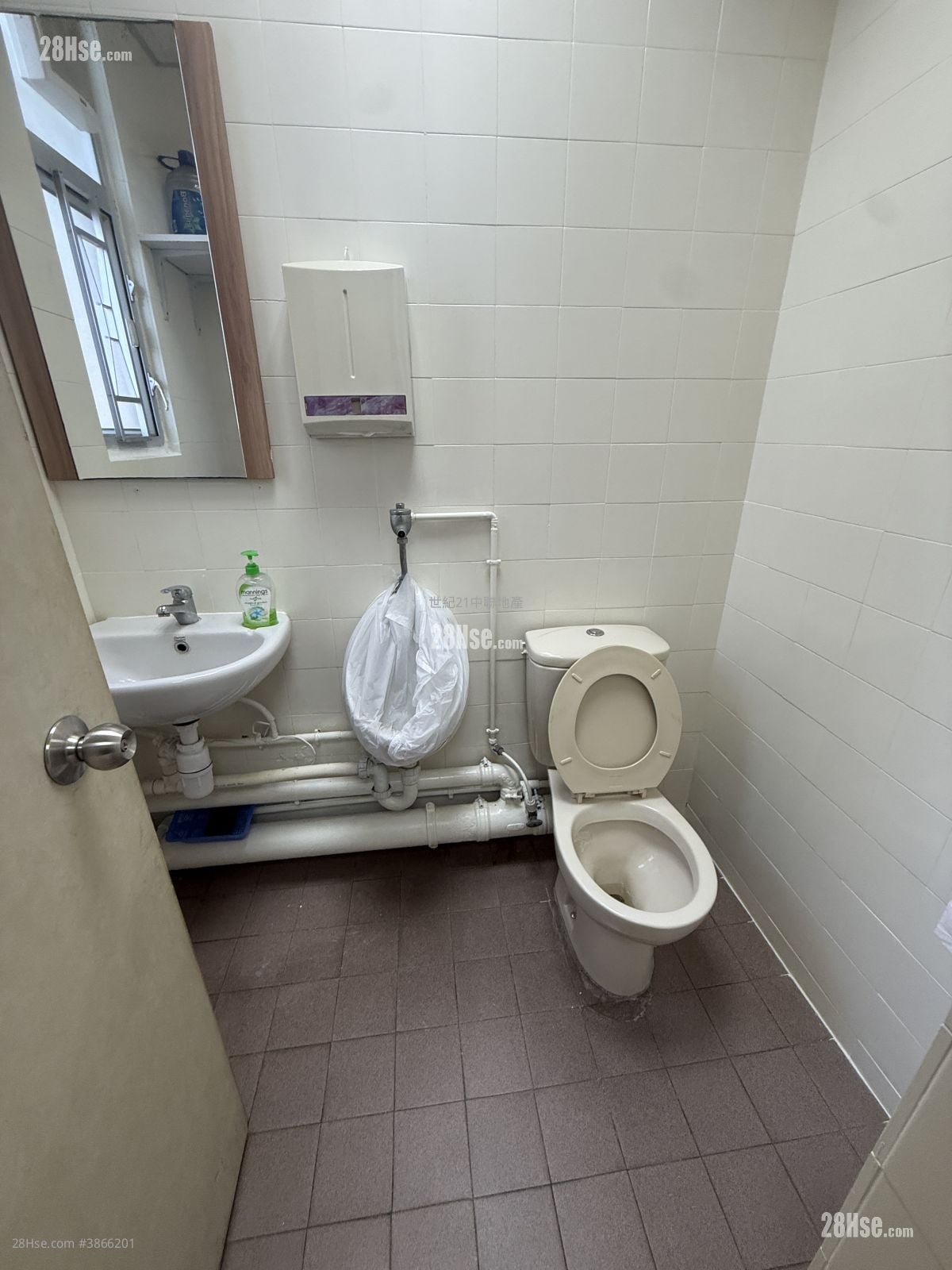 Wing On Cheong Building Sell 2 Bedrooms , 2 Toilets