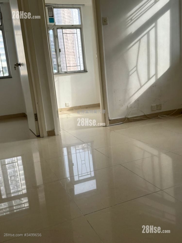 Shaukiwan Centre Rental 2 Bedrooms , 1 Bathroom 306 ft²