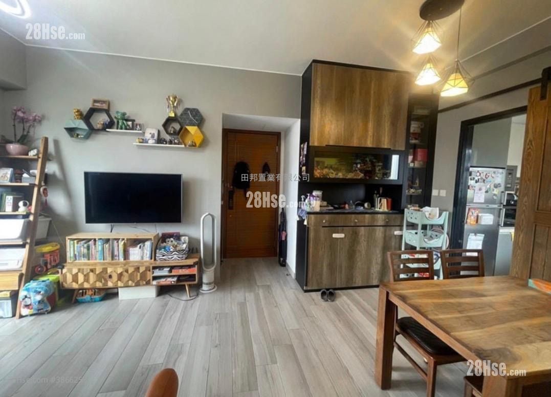 Primrose Hill Rental 3 Bedrooms , 2 Bathrooms 704 ft²