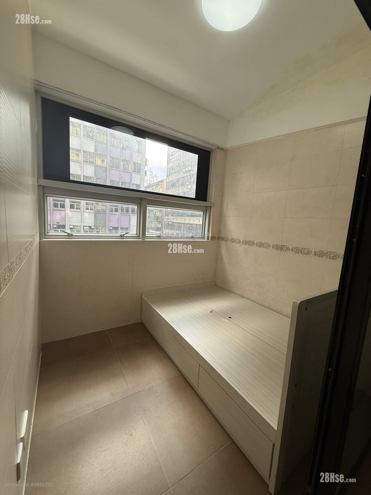 Pak Lok Building Rental 1 Bedroom , 1 Bathroom 190 ft²
