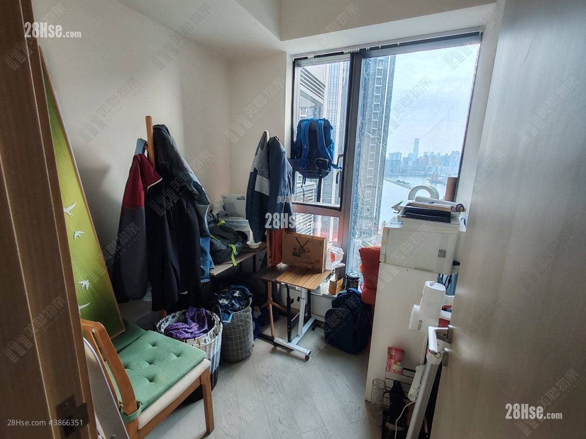 One Victoria Sell 2 Bedrooms 426 ft²