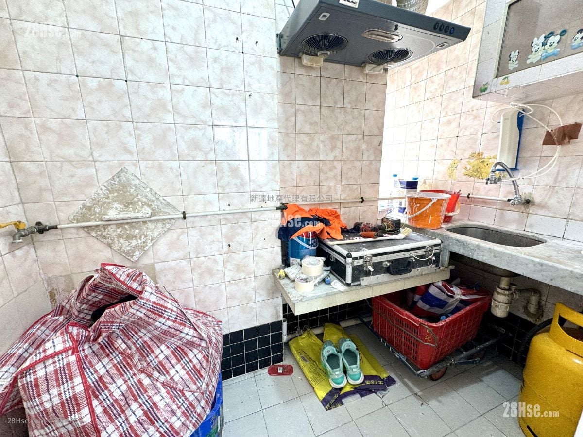 Ho Wang Building Rental 2 Bedrooms , 1 Bathroom 305 ft²