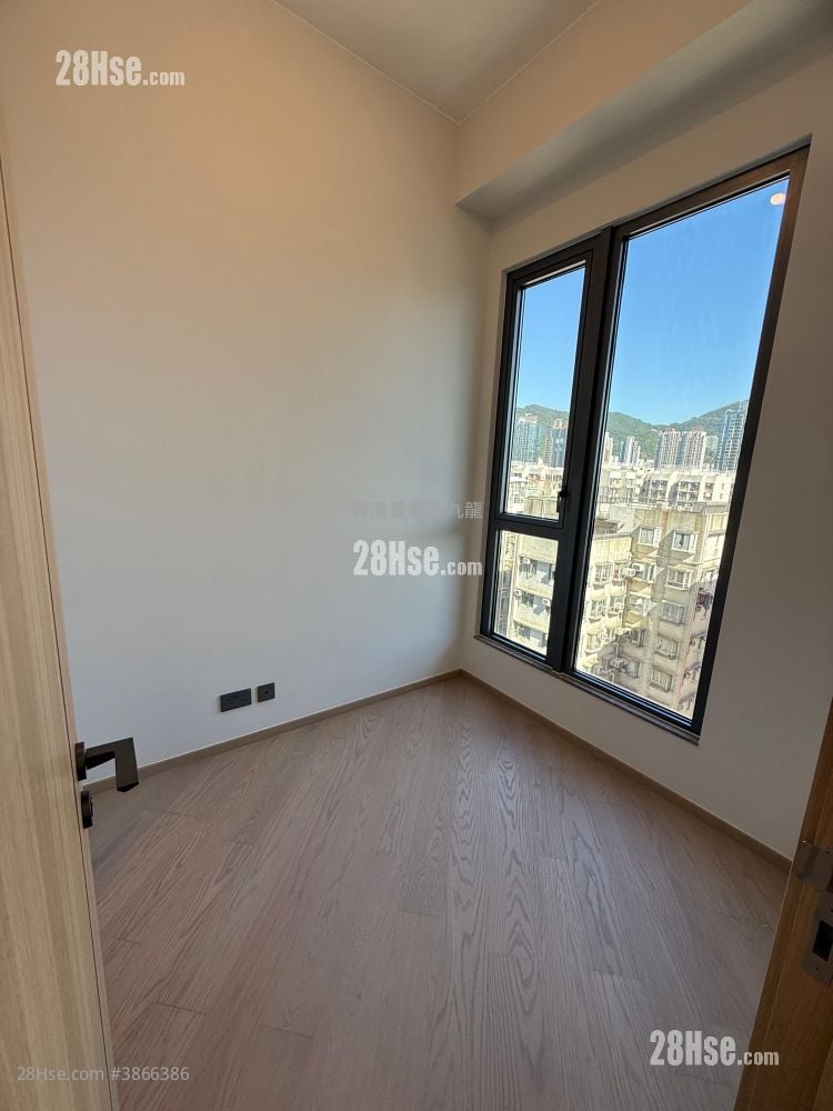 Bondlane Rental 290 ft²