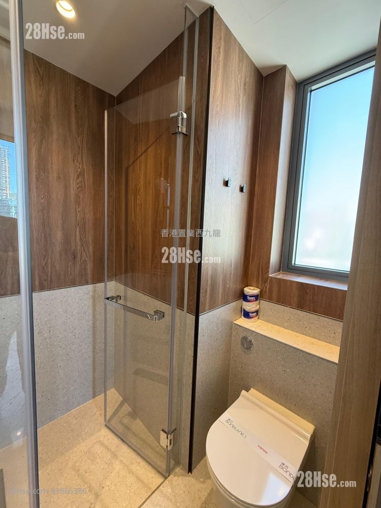 Bondlane Rental 290 ft²