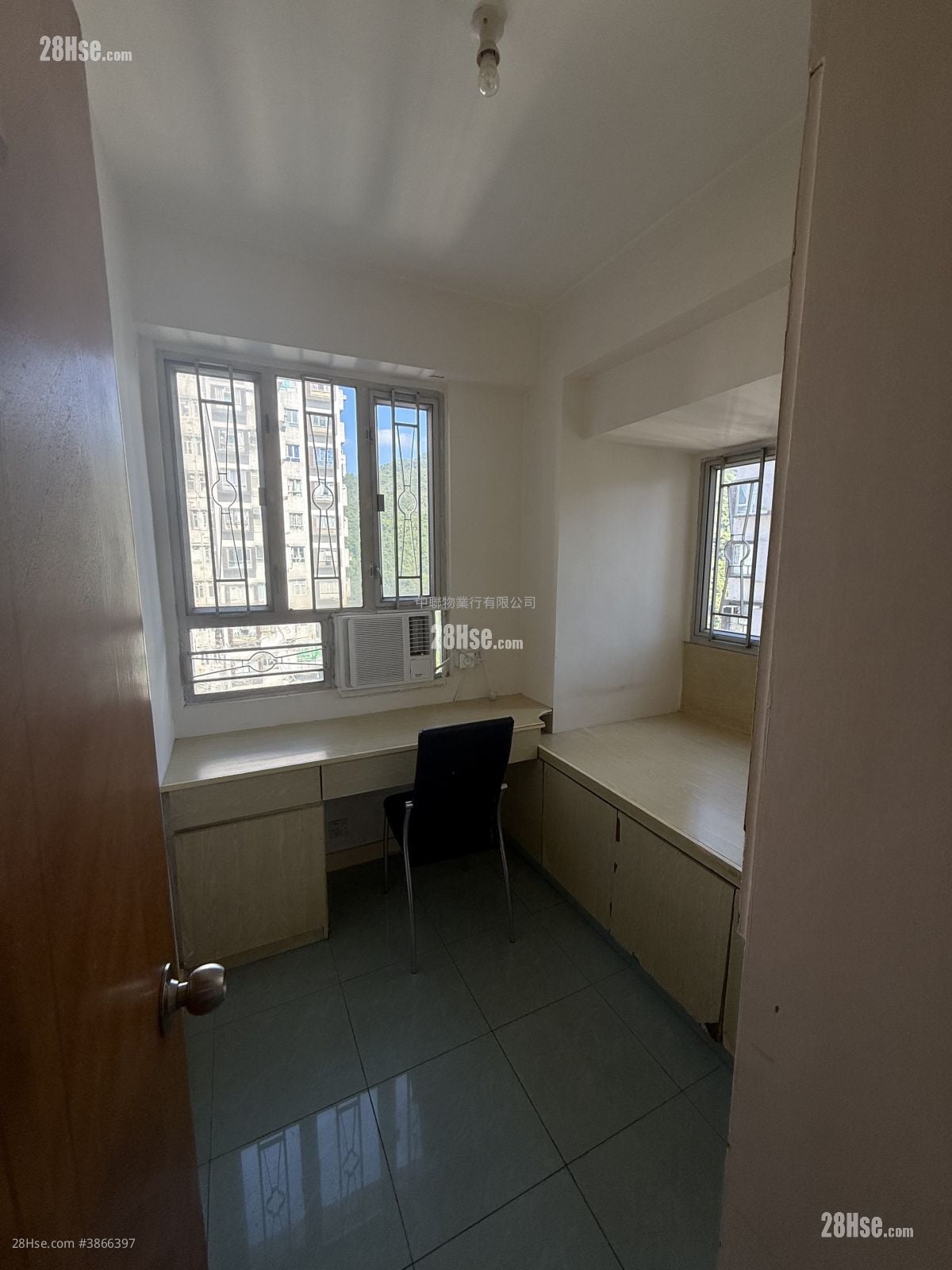 Golden Lion Garden Sell 285 ft²