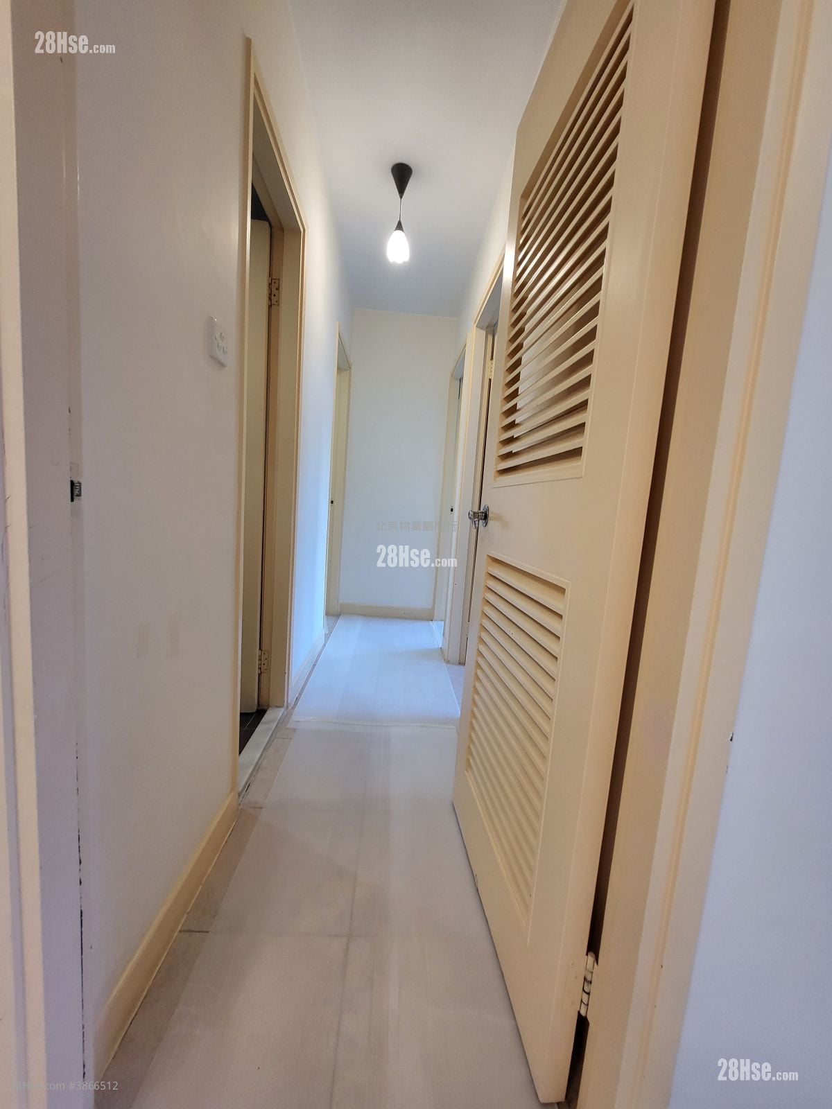 Kornhill Rental 3 Bedrooms , 1 Bathroom 605 ft²