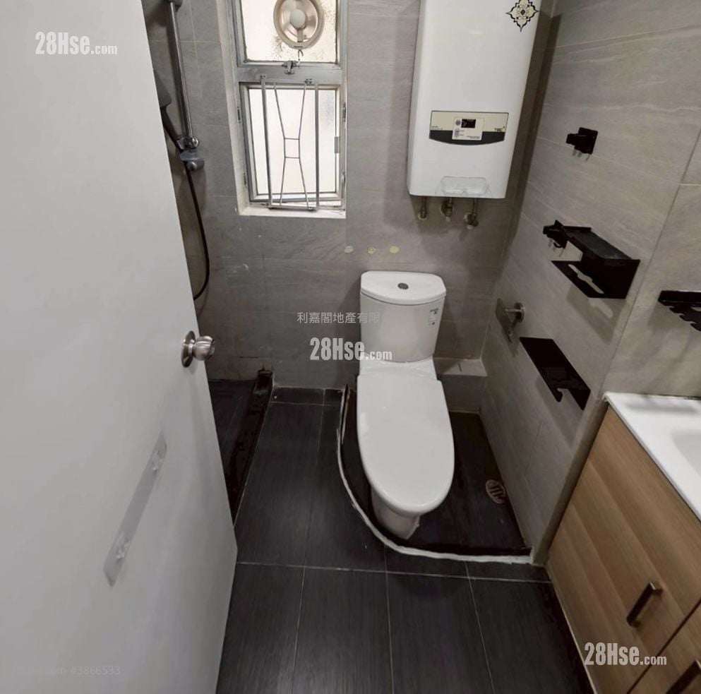 Serene Garden Sell 3 Bedrooms 590 ft²